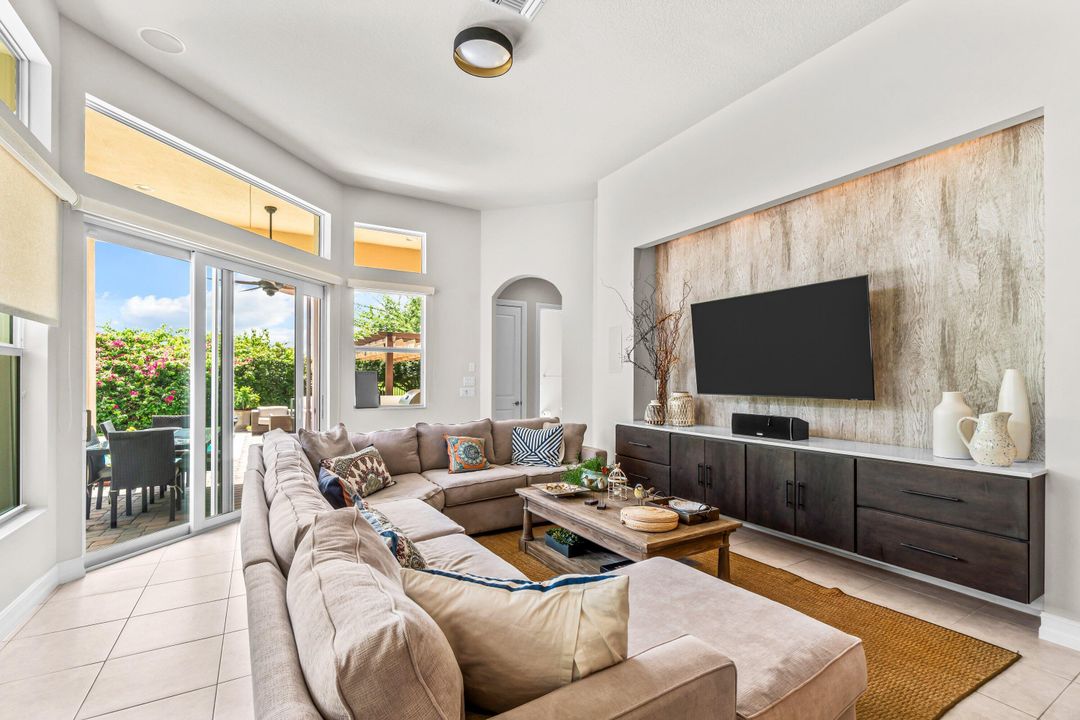 出租: $13,000 (4 贝兹, 4 浴室, 3080 平方英尺)