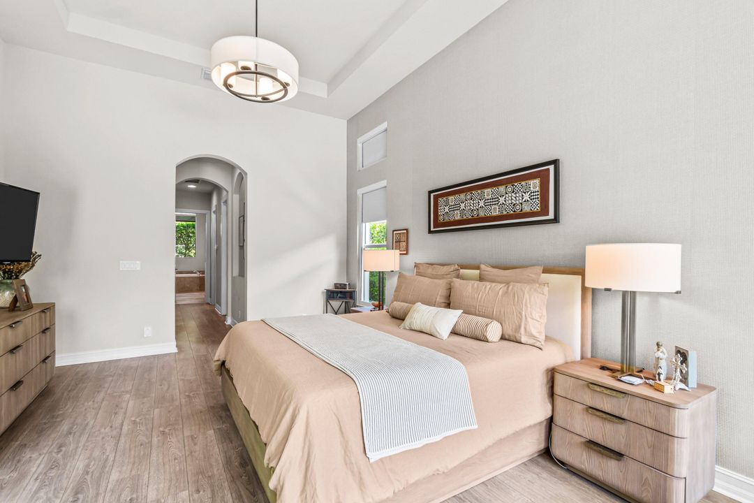 出租: $13,000 (4 贝兹, 4 浴室, 3080 平方英尺)