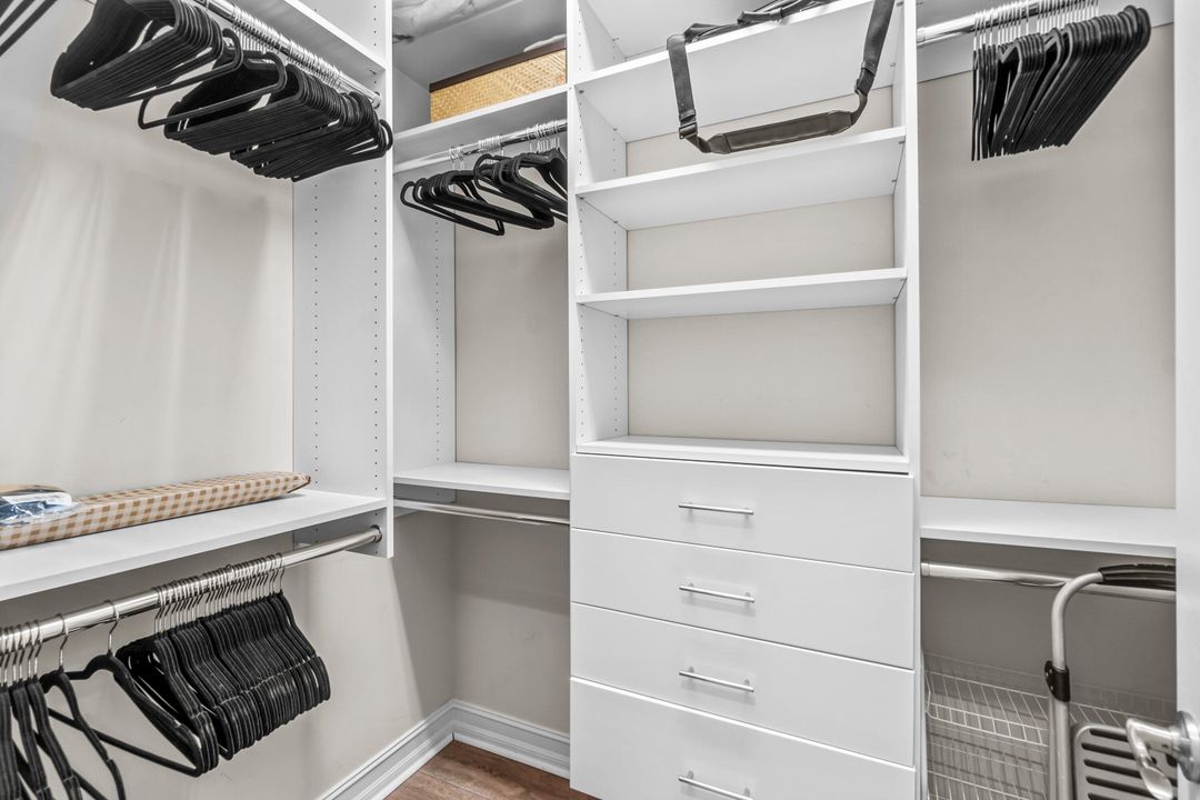 出租: $13,000 (4 贝兹, 4 浴室, 3080 平方英尺)