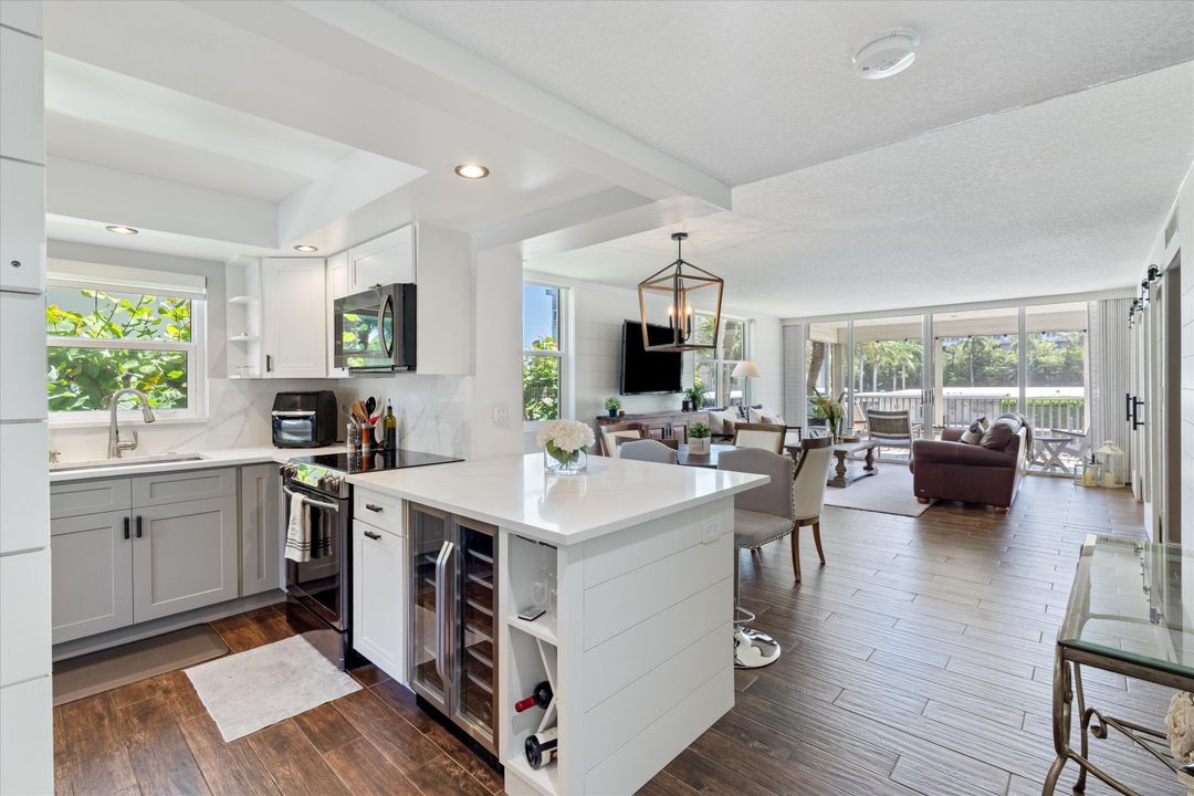 Под контрактом: $8,500 (3 спален, 2 ванн, 1448 Квадратных фут)