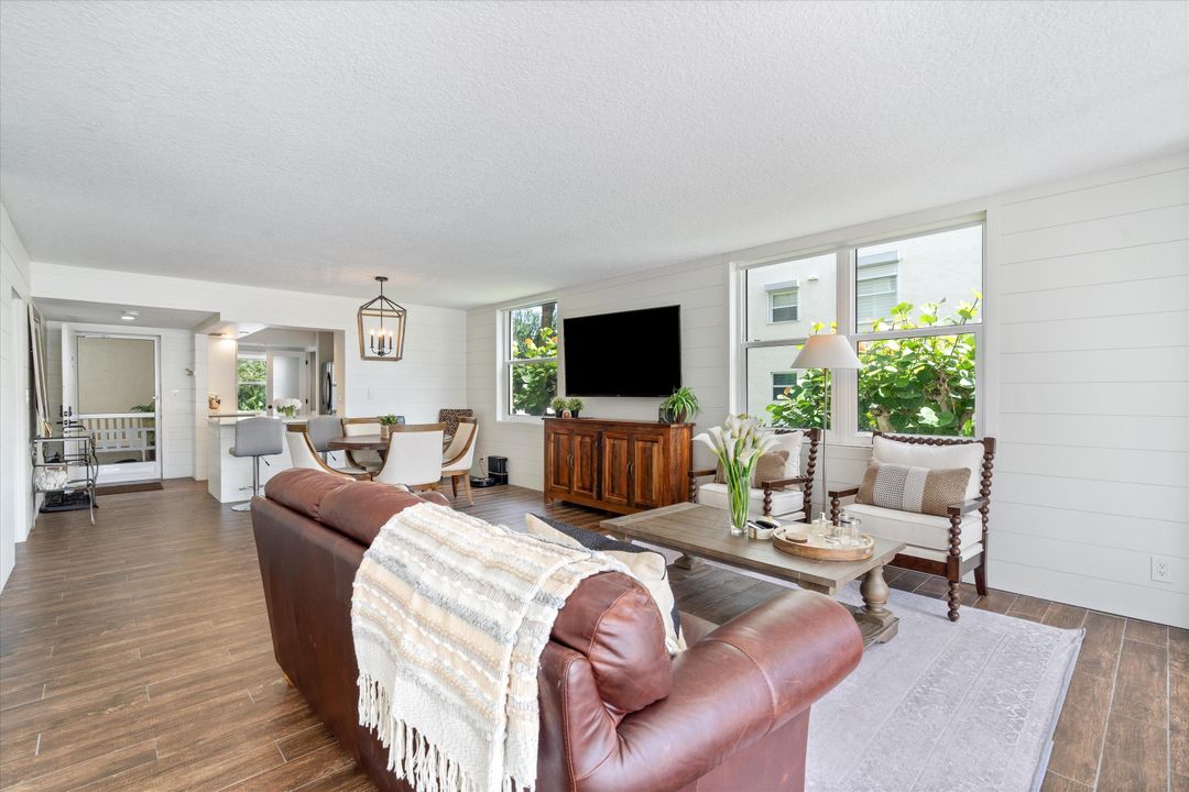 Под контрактом: $8,500 (3 спален, 2 ванн, 1448 Квадратных фут)