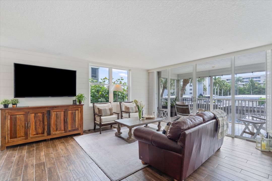 Под контрактом: $8,500 (3 спален, 2 ванн, 1448 Квадратных фут)