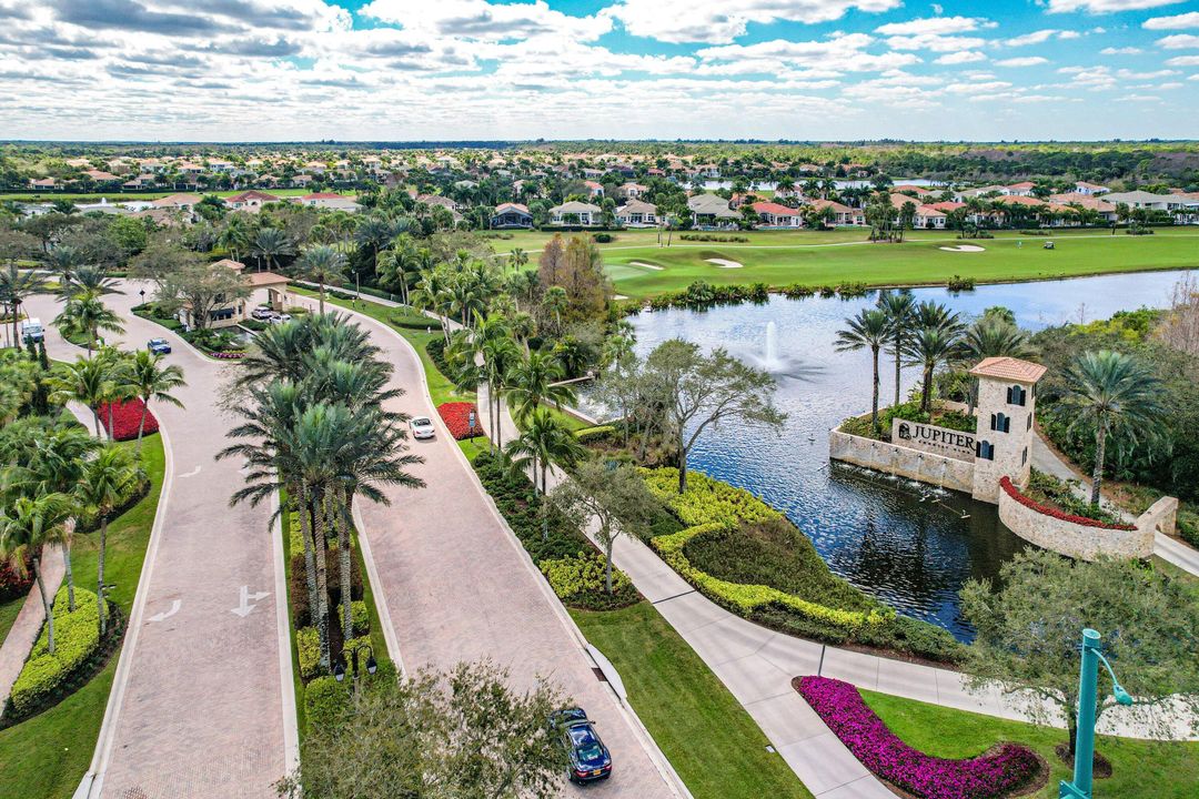 出租: $13,000 (4 贝兹, 4 浴室, 3080 平方英尺)