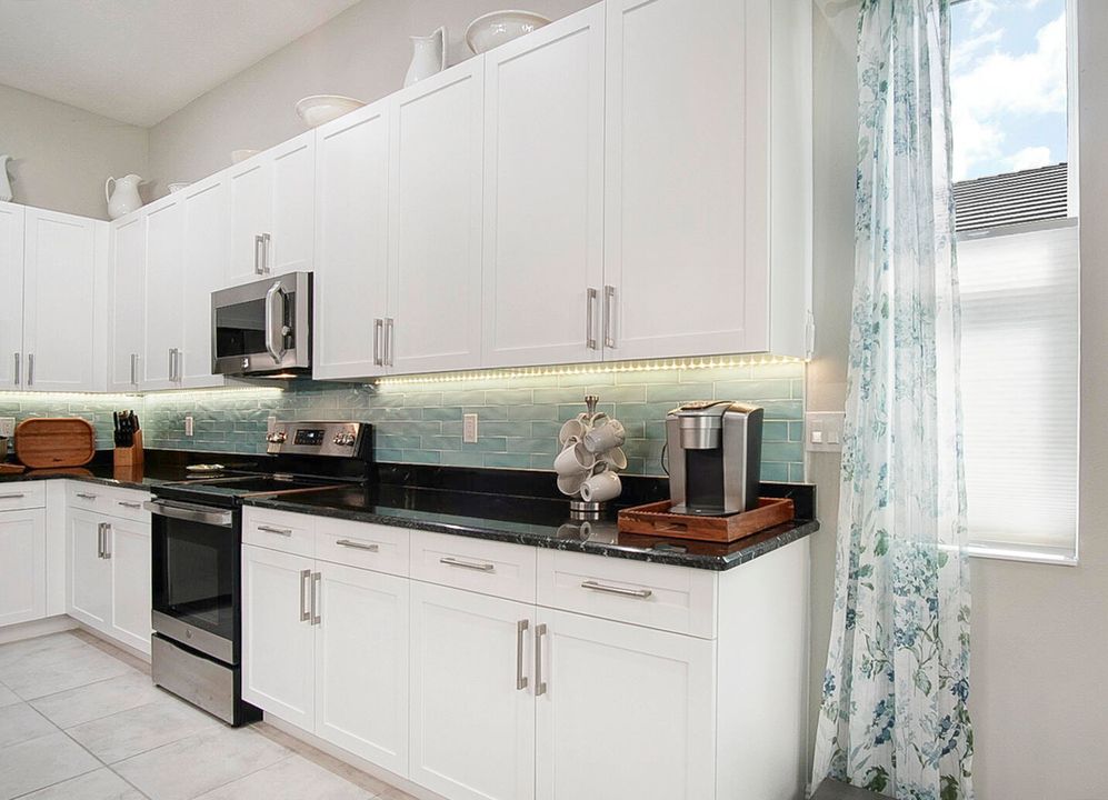 For Sale: $499,900 (2 beds, 2 baths, 1832 Square Feet)