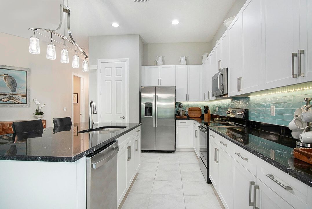 For Sale: $499,900 (2 beds, 2 baths, 1832 Square Feet)