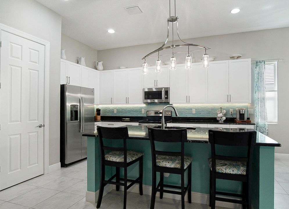 For Sale: $499,900 (2 beds, 2 baths, 1832 Square Feet)