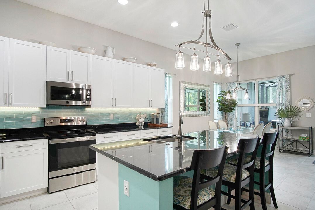 For Sale: $499,900 (2 beds, 2 baths, 1832 Square Feet)