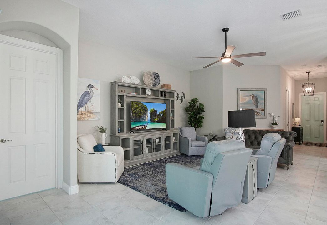 For Sale: $499,900 (2 beds, 2 baths, 1832 Square Feet)