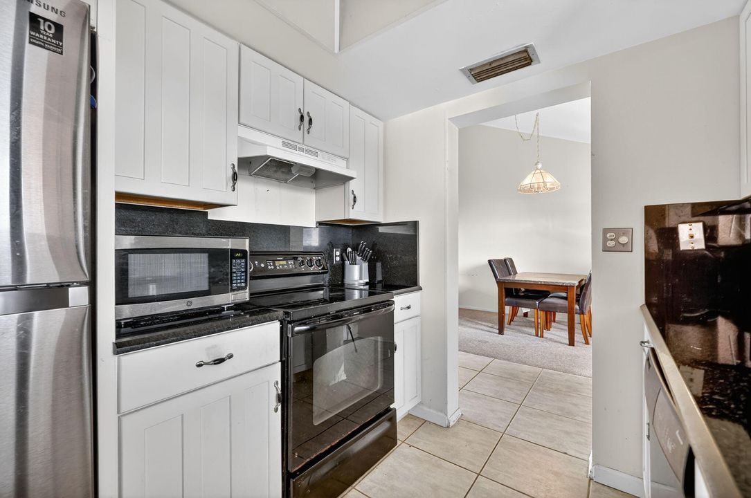 На продажу: $239,000 (1 спален, 1 ванн, 788 Квадратных фут)