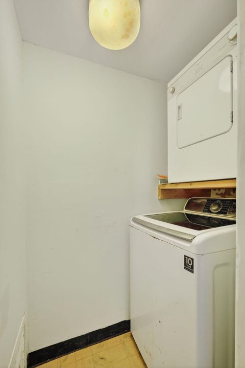 На продажу: $239,000 (1 спален, 1 ванн, 788 Квадратных фут)