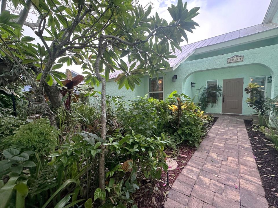 For Rent: $4,800 (3 beds, 3 baths, 1911 Square Feet)