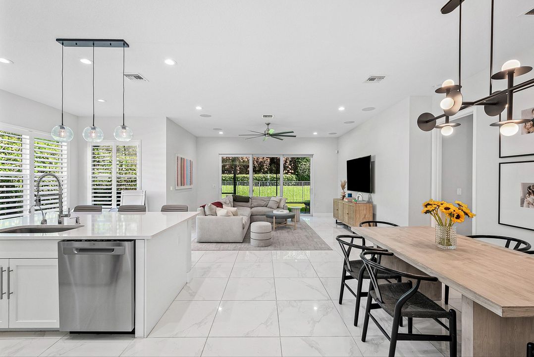 Active With Contract: $999,000 (3 beds, 3 baths, 2157 Square Feet)