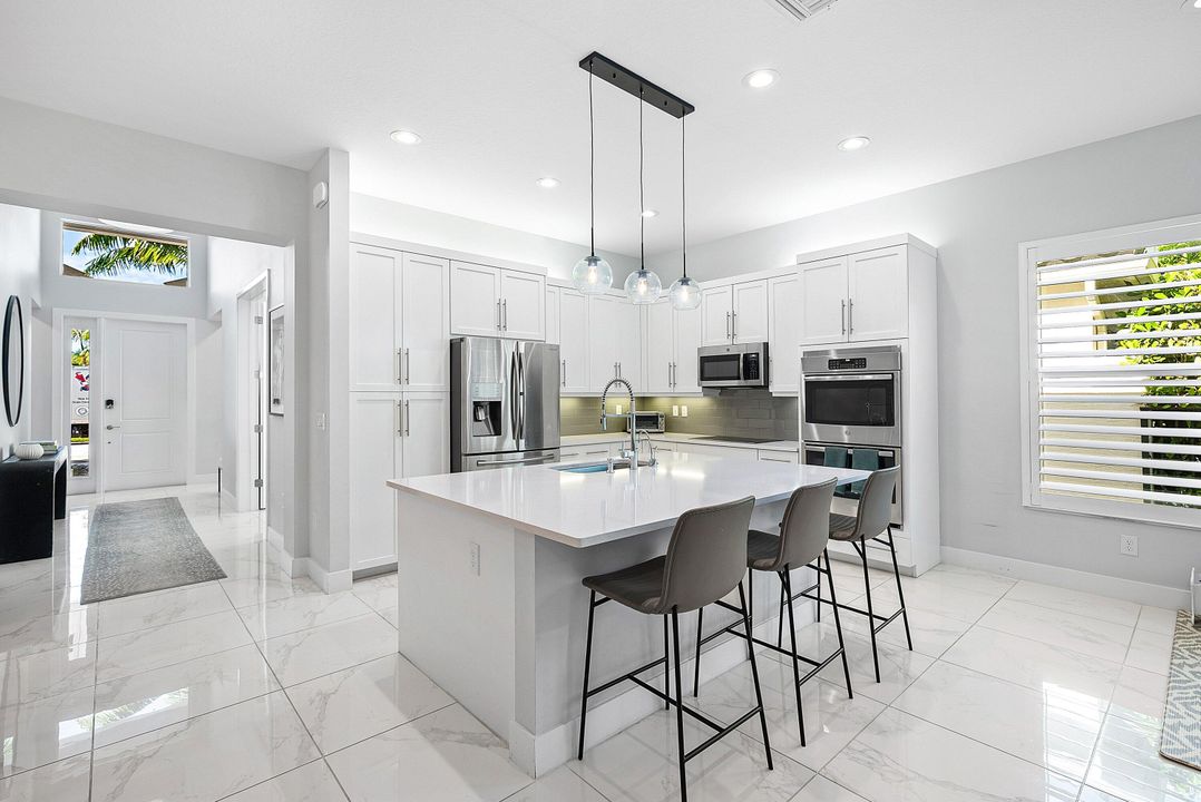 Active With Contract: $999,000 (3 beds, 3 baths, 2157 Square Feet)