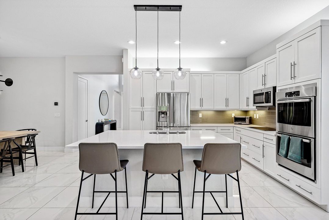 Active With Contract: $999,000 (3 beds, 3 baths, 2157 Square Feet)