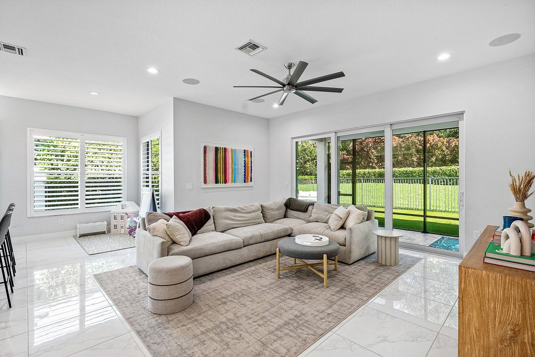 Active With Contract: $999,000 (3 beds, 3 baths, 2157 Square Feet)