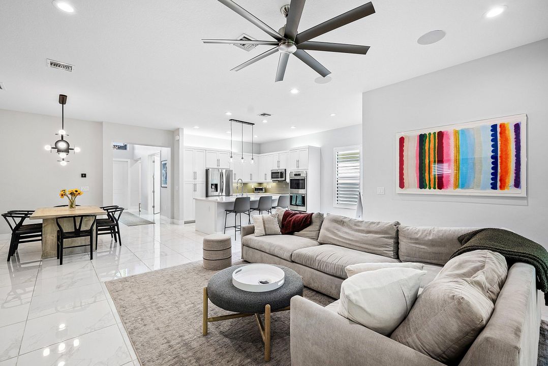 Active With Contract: $999,000 (3 beds, 3 baths, 2157 Square Feet)