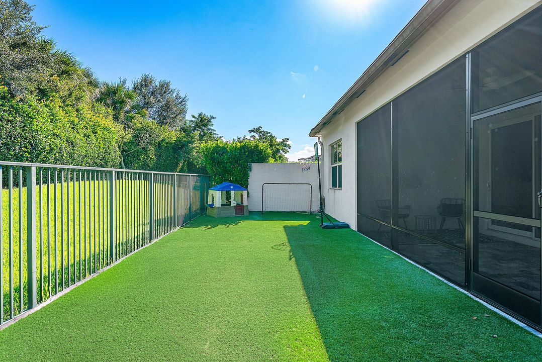 Active With Contract: $999,000 (3 beds, 3 baths, 2157 Square Feet)