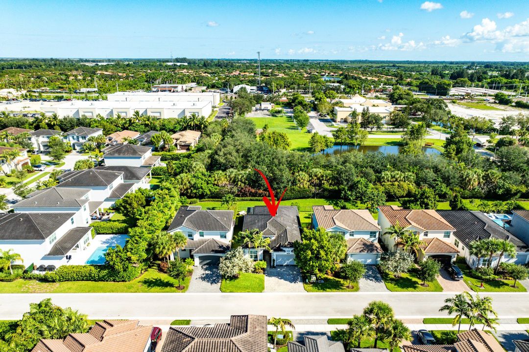 Active With Contract: $999,000 (3 beds, 3 baths, 2157 Square Feet)