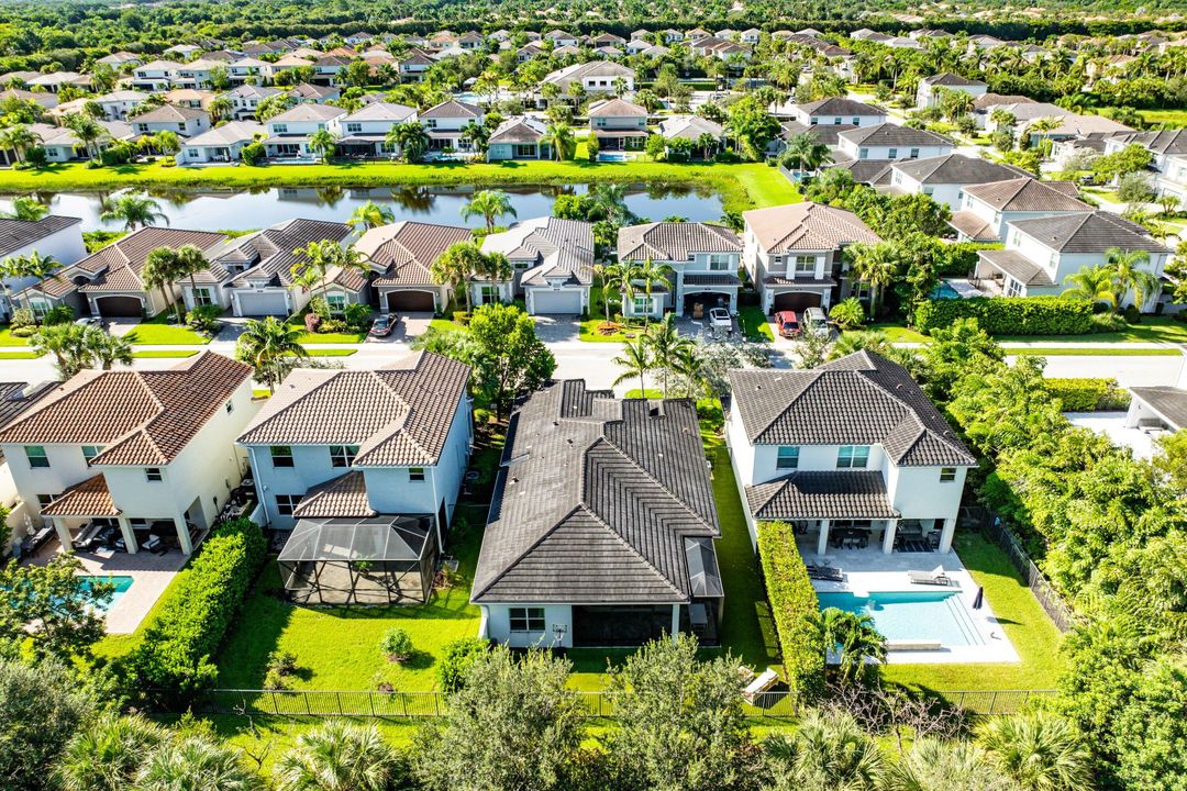 Active With Contract: $999,000 (3 beds, 3 baths, 2157 Square Feet)