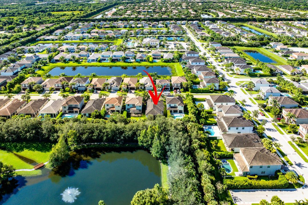 Active With Contract: $999,000 (3 beds, 3 baths, 2157 Square Feet)