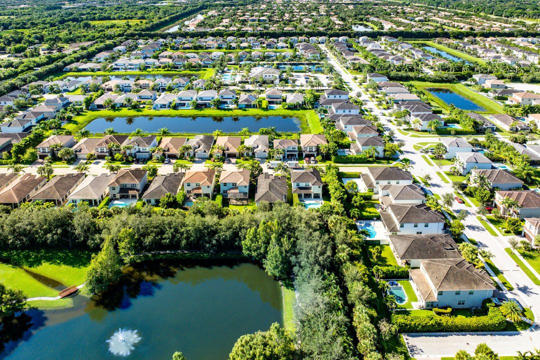 Active With Contract: $999,000 (3 beds, 3 baths, 2157 Square Feet)