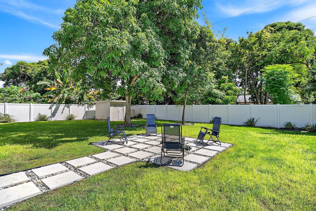 Active With Contract: $535,000 (3 beds, 2 baths, 1427 Square Feet)