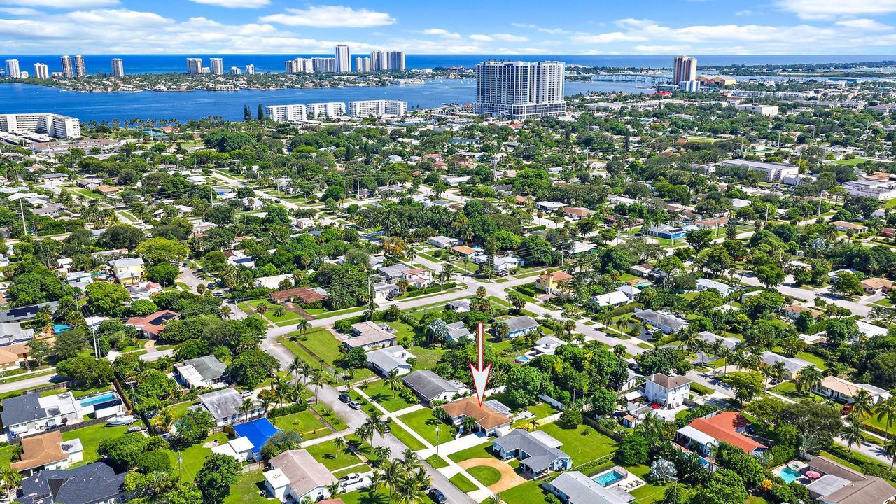 Active With Contract: $535,000 (3 beds, 2 baths, 1427 Square Feet)