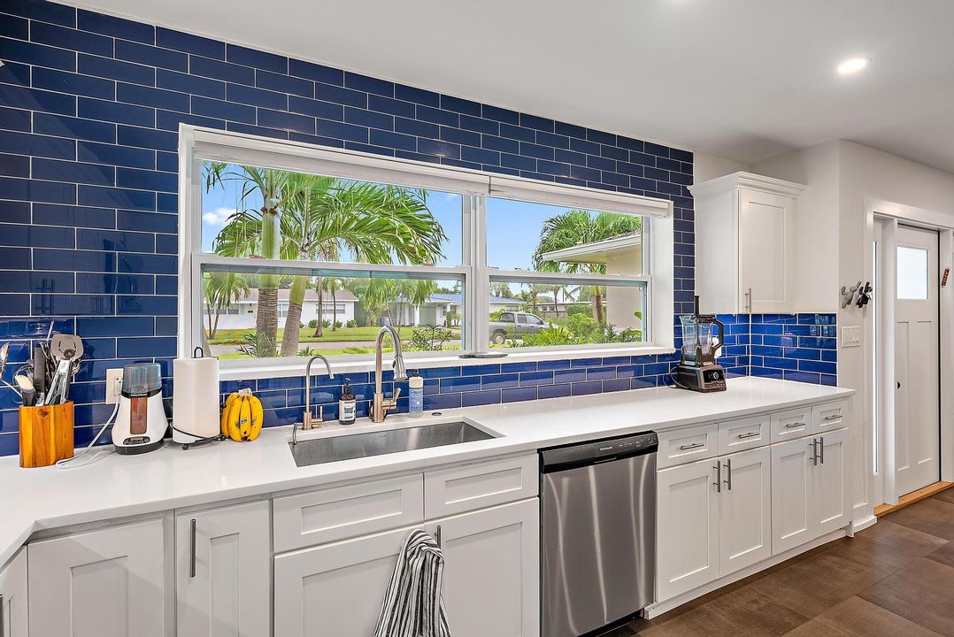 Active With Contract: $535,000 (3 beds, 2 baths, 1427 Square Feet)