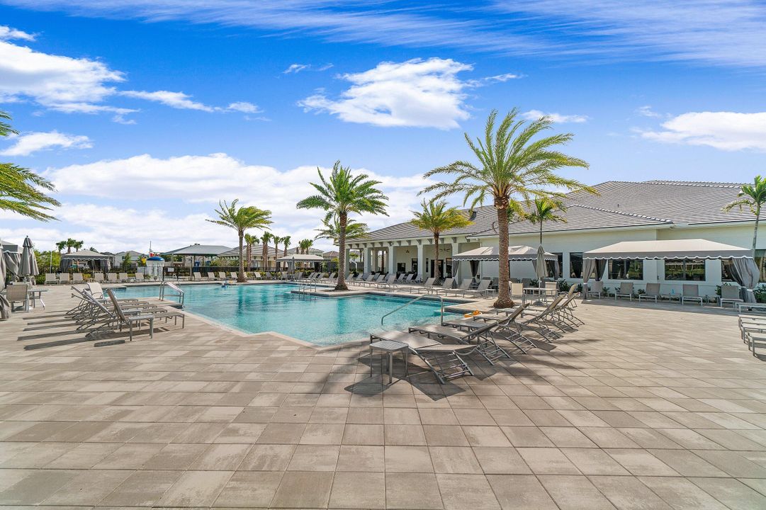 Active With Contract: $999,000 (3 beds, 3 baths, 2157 Square Feet)