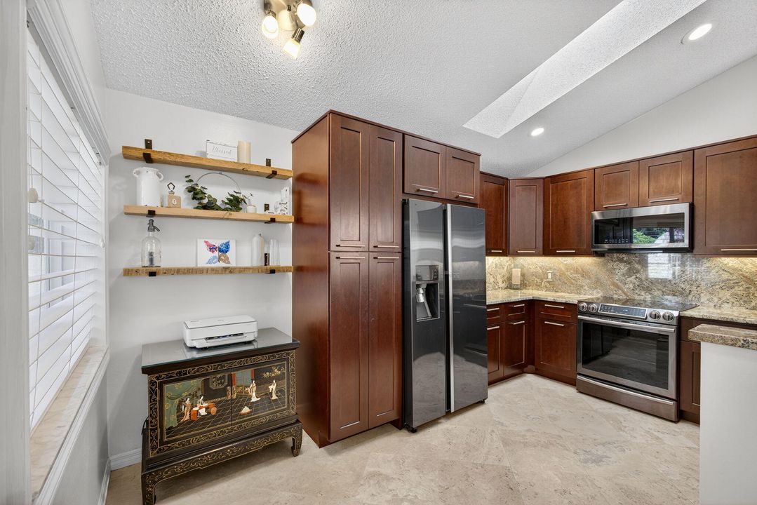 Active With Contract: $650,000 (3 beds, 2 baths, 1467 Square Feet)