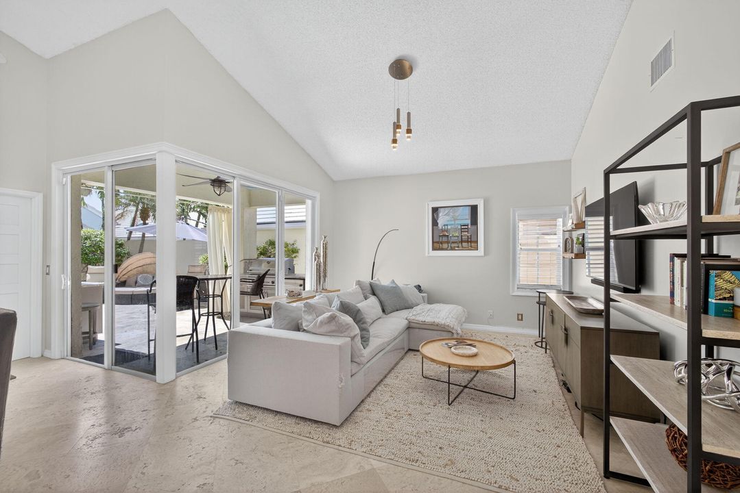 Active With Contract: $650,000 (3 beds, 2 baths, 1467 Square Feet)