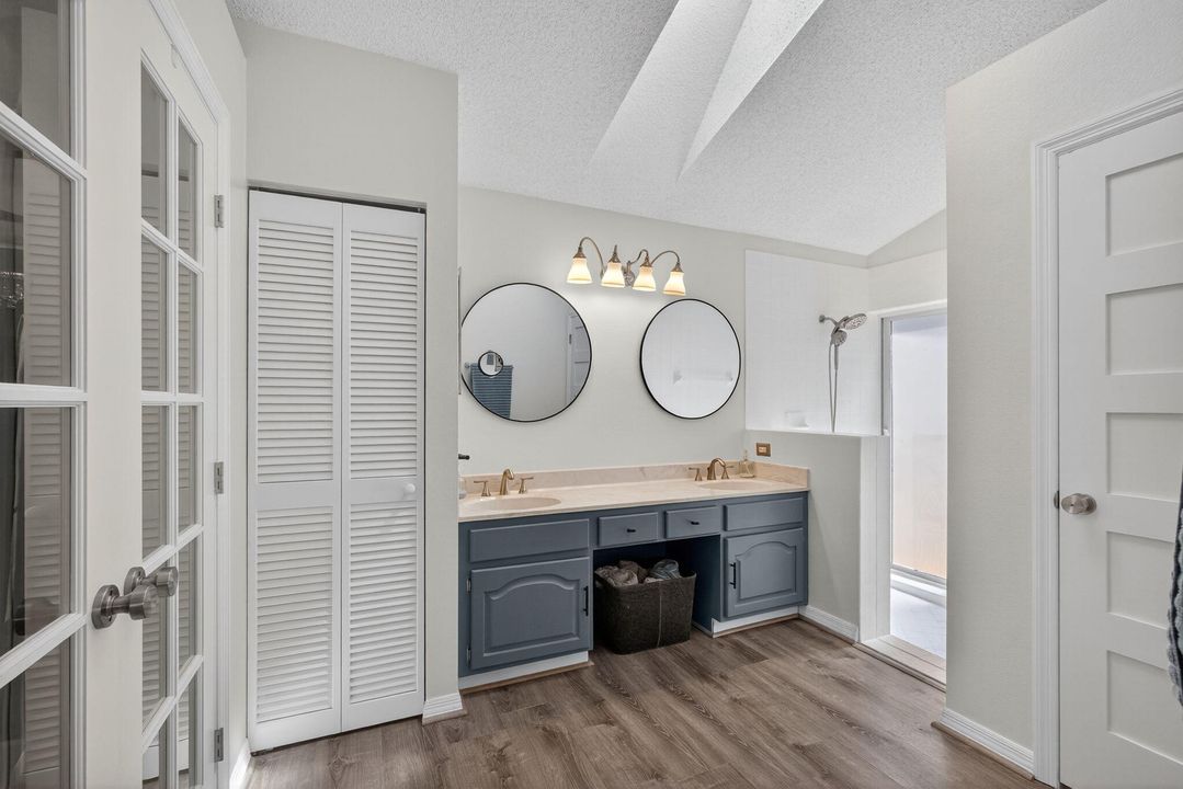 Active With Contract: $650,000 (3 beds, 2 baths, 1467 Square Feet)