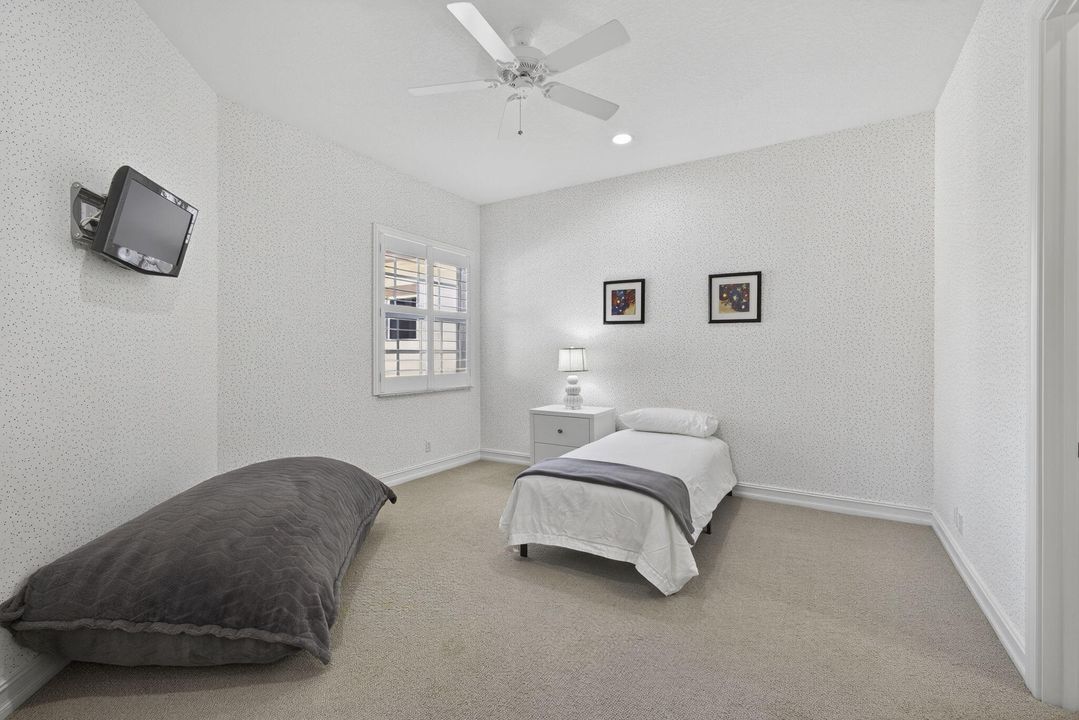 En Venta: $661,900 (3 camas, 3 baños, 2743 Pies cuadrados)