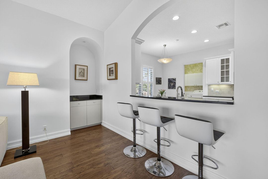 En Venta: $661,900 (3 camas, 3 baños, 2743 Pies cuadrados)