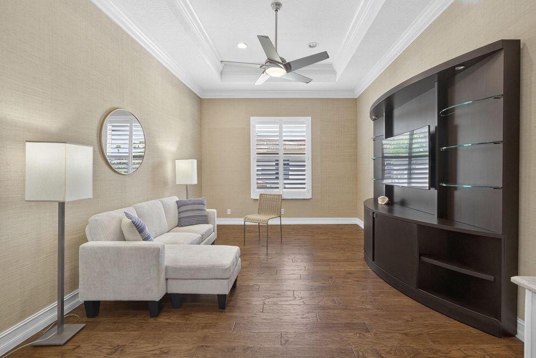 En Venta: $661,900 (3 camas, 3 baños, 2743 Pies cuadrados)