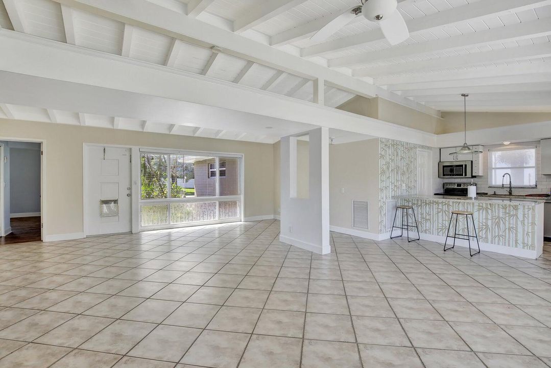 Activo con contrato: $4,000 (3 camas, 2 baños, 1465 Pies cuadrados)