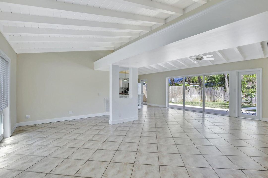 Activo con contrato: $4,000 (3 camas, 2 baños, 1465 Pies cuadrados)