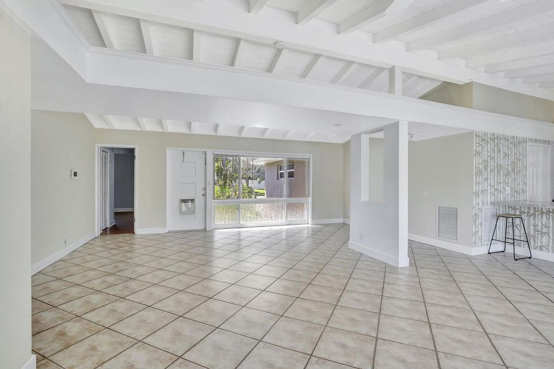 Activo con contrato: $4,000 (3 camas, 2 baños, 1465 Pies cuadrados)