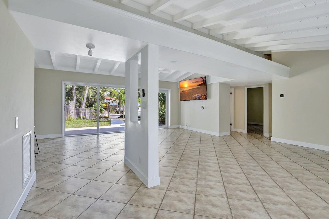 Activo con contrato: $4,000 (3 camas, 2 baños, 1465 Pies cuadrados)