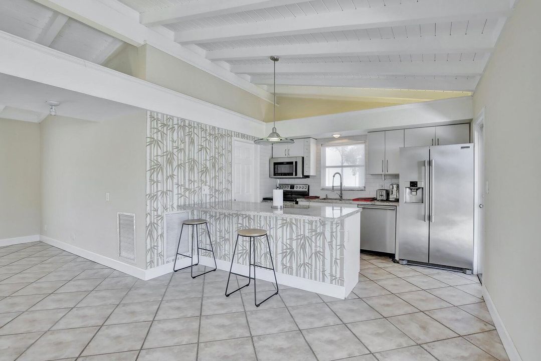 Activo con contrato: $4,000 (3 camas, 2 baños, 1465 Pies cuadrados)