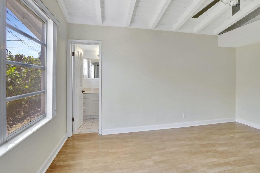 Activo con contrato: $4,000 (3 camas, 2 baños, 1465 Pies cuadrados)