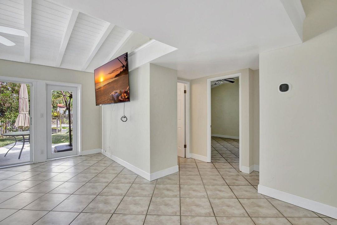 Activo con contrato: $4,000 (3 camas, 2 baños, 1465 Pies cuadrados)