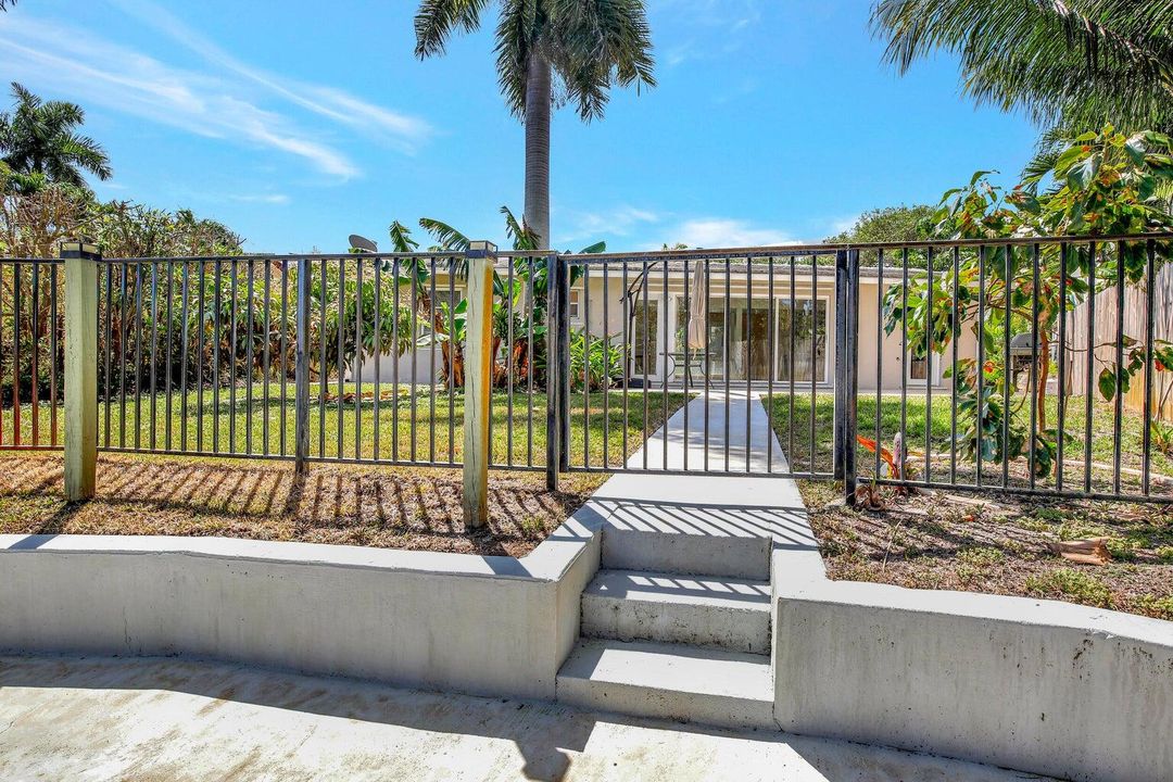 Activo con contrato: $4,000 (3 camas, 2 baños, 1465 Pies cuadrados)