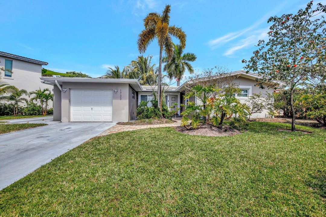 Activo con contrato: $4,000 (3 camas, 2 baños, 1465 Pies cuadrados)