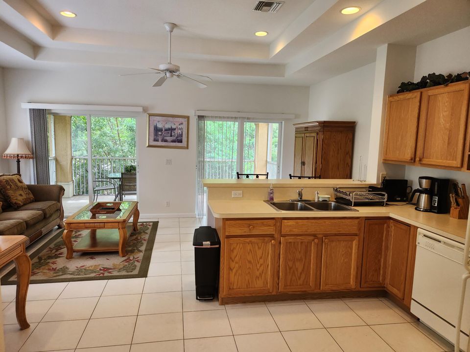 Activo con contrato: $1,700 (1 camas, 1 baños, 900 Pies cuadrados)