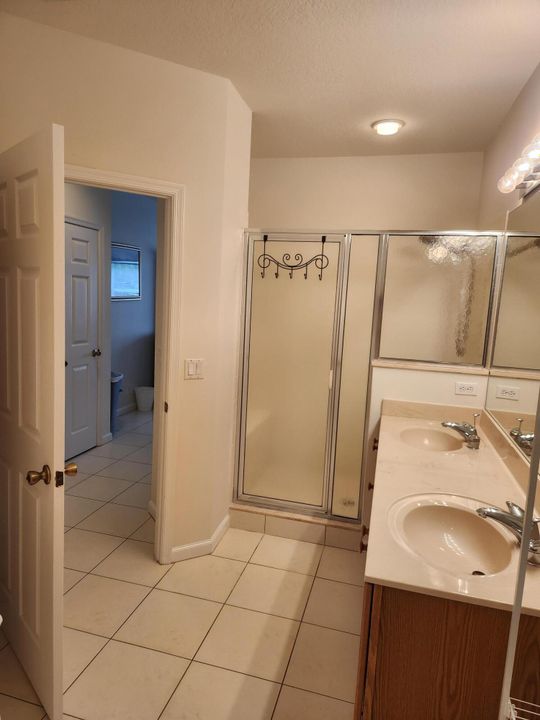 Activo con contrato: $1,700 (1 camas, 1 baños, 900 Pies cuadrados)