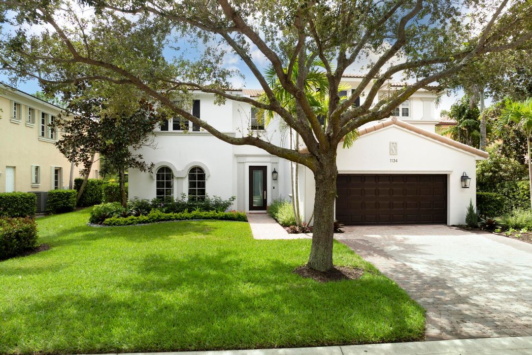 Недавно продано: $1,800,000 (4 спален, 3 ванн, 3544 Квадратных фут)