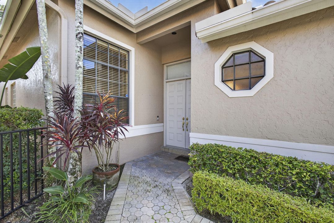 For Sale: $285,000 (3 beds, 2 baths, 1995 Square Feet)