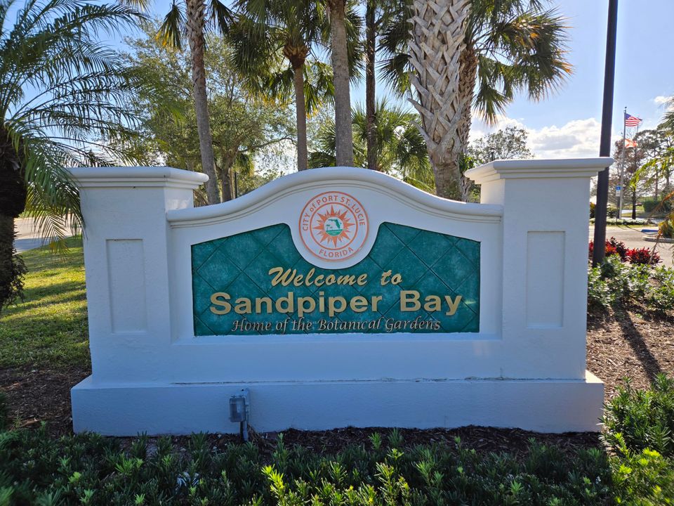 For Sale: $225,000 (2 beds, 2 baths, 1018 Square Feet)