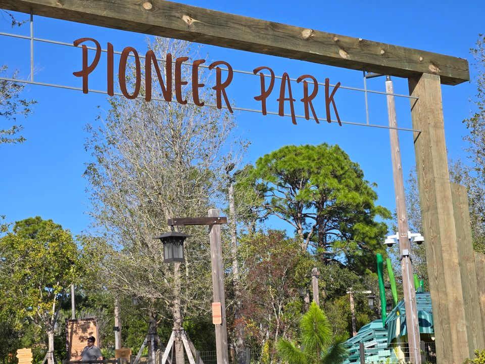 For Sale: $225,000 (2 beds, 2 baths, 1018 Square Feet)